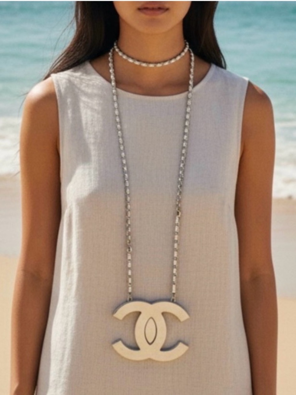 ChaneI interlocking CC Silver compact mirror crossbody/pendant necklace mirror